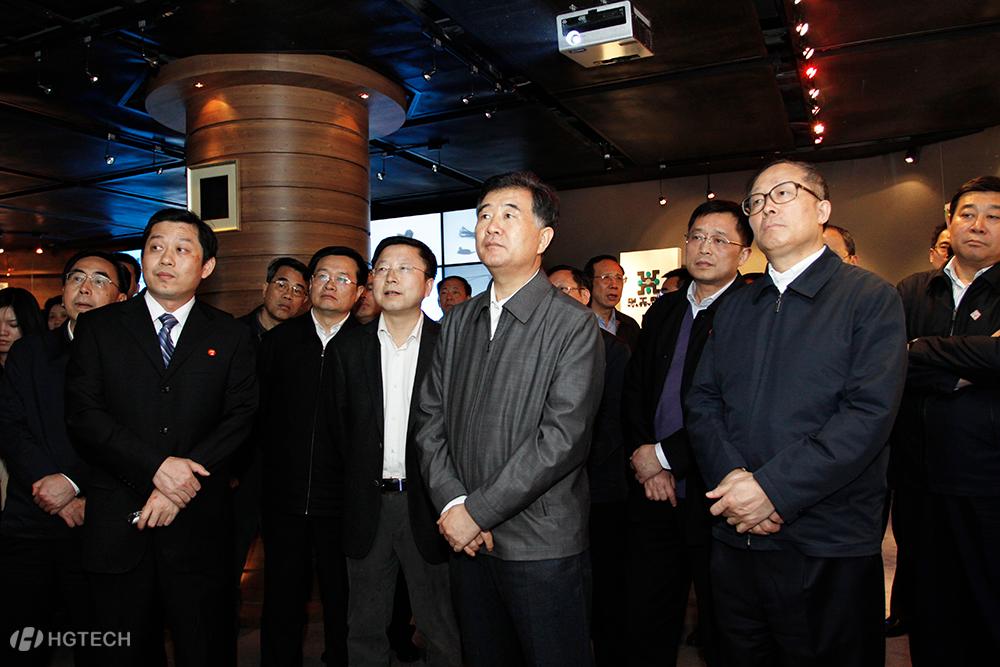 11、2012年4月9日 现任全国政协主席汪洋率团考察乐鱼体育.jpg
